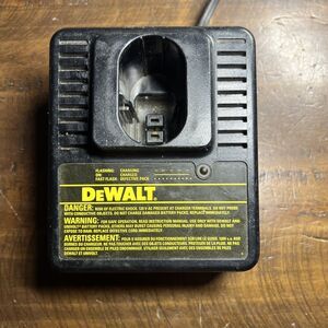 Dewalt Battery Charger DW 9104 Standard One Hour Type 2 1.8 Amps 120V OEM Black
